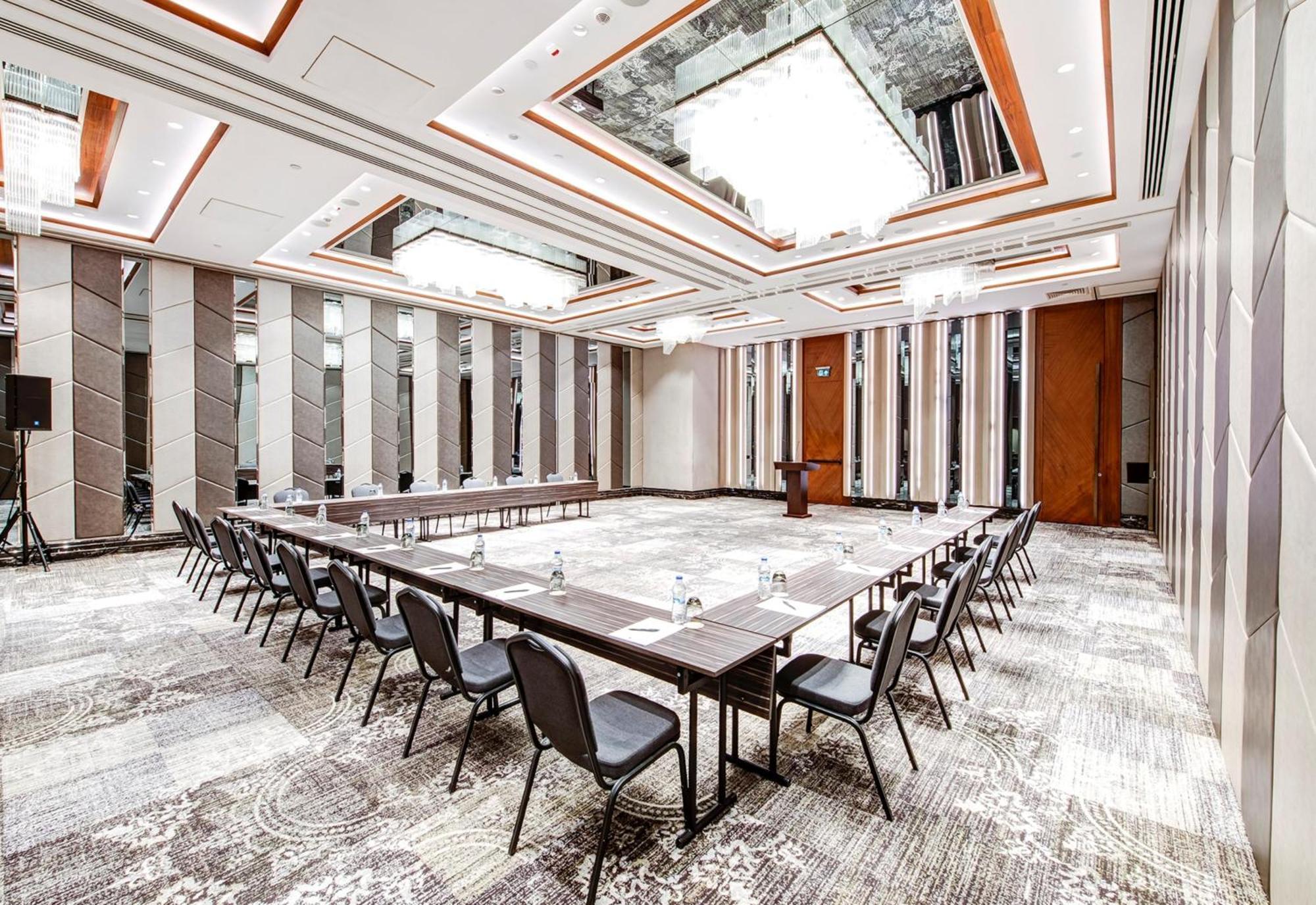 Doubletree By Hilton Istanbul - Piyalepasa — Fotos 2