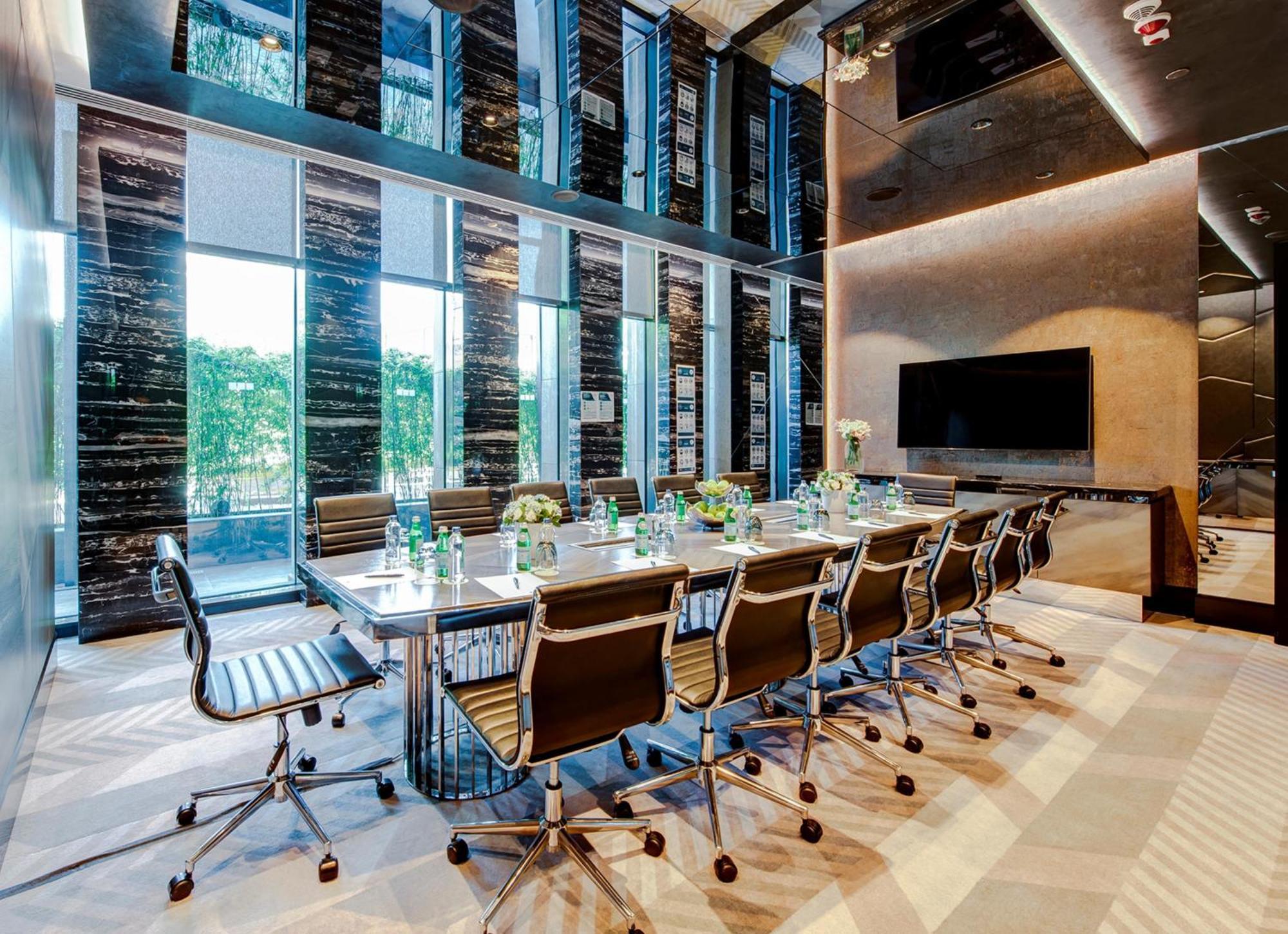 Doubletree By Hilton Istanbul - Piyalepasa — Fotos 1